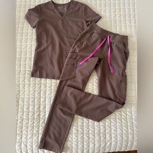 ✨SOLD✨ FIGS mauve scrub set